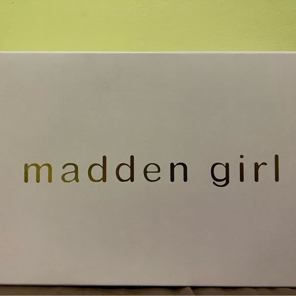 Madden Girl - Women’s Gettie Loafer - Picture 5 of 5